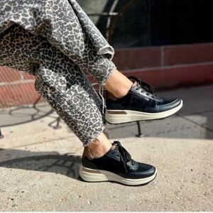 Ara Gardenia Sneaker in Black/Nut